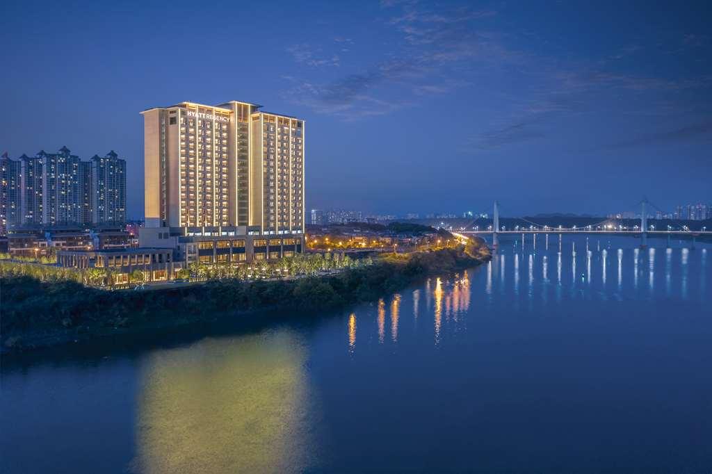 Отель Hyatt Regency Zhuzhou Экстерьер фото