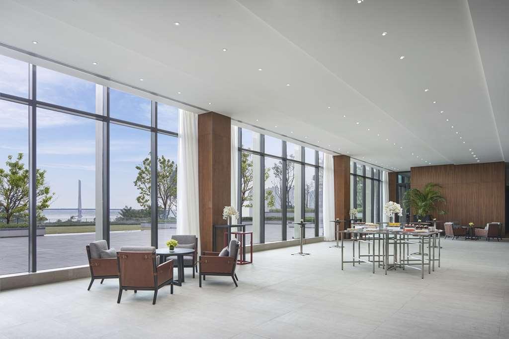 Отель Hyatt Regency Zhuzhou Интерьер фото